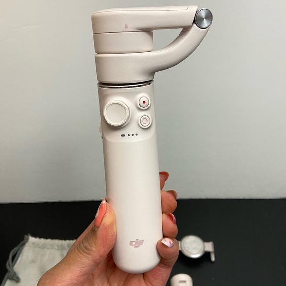 DJI OM 5 - Original Box Included + Built-In Selfie Stick - Picture 4 of 8
